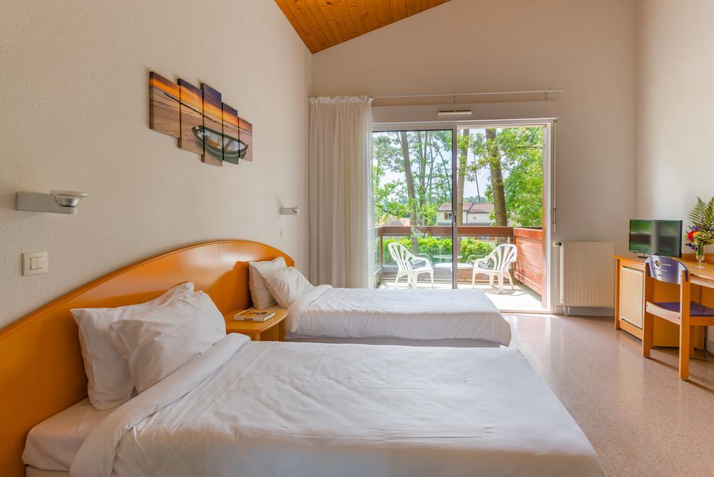 Azureva Ronce Les Bains Hotel Buitenkant foto