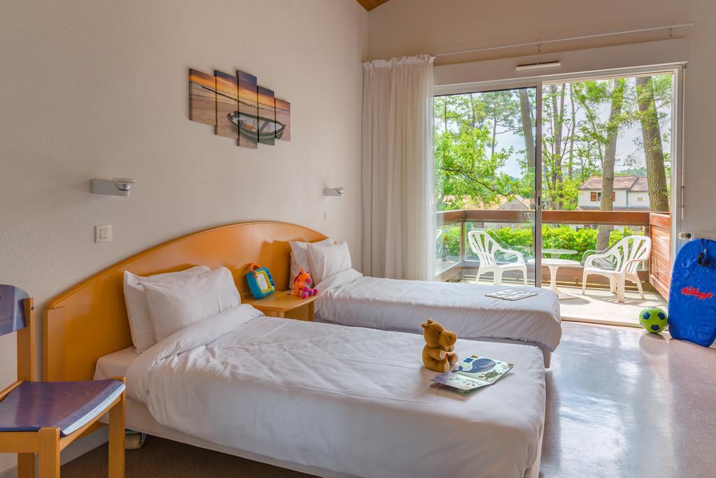 Azureva Ronce Les Bains Hotel Buitenkant foto